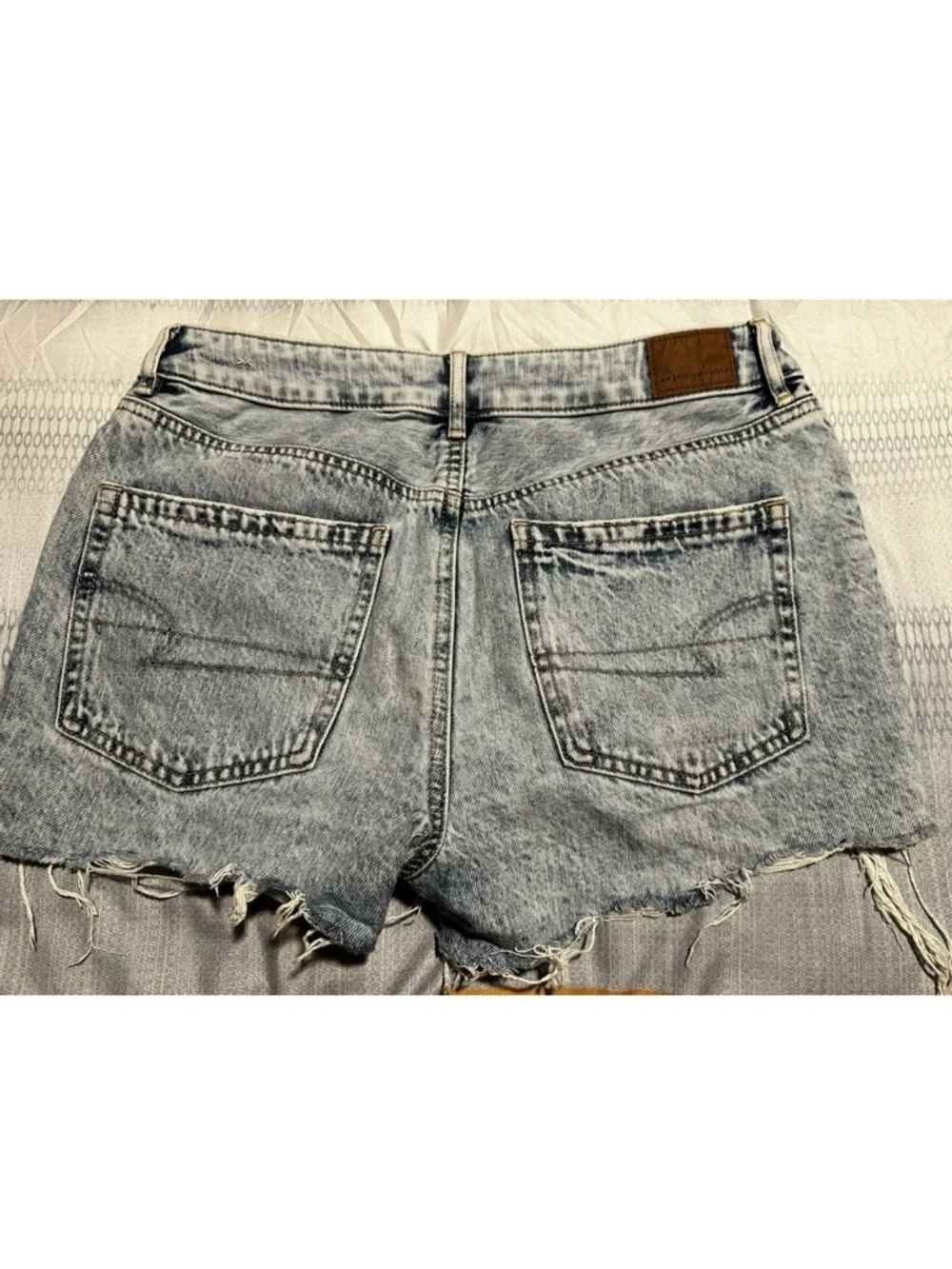 American Eagle Comfort Stretch WaistbaDistressed Light Blue Denim Women's Shorts - Picture 3 of 3
